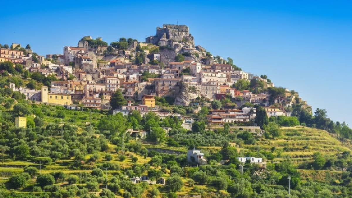 Bu bölgede evler sadece 50 lira: Duyan almak için sıraya giriyor