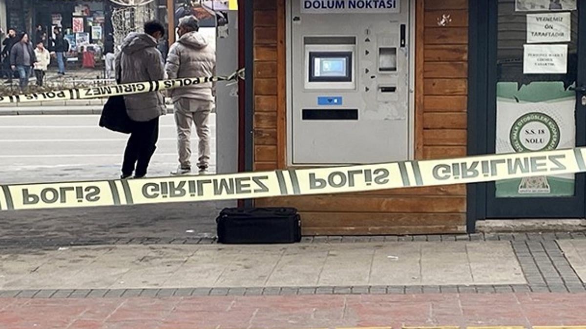 Halk otobüsü durağında bomba paniği