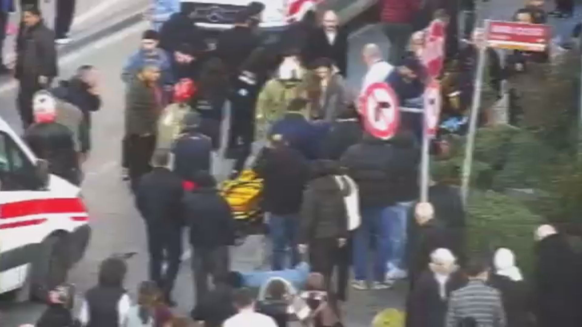 Şişli'de otomobil yayaları ezdi geçti! 