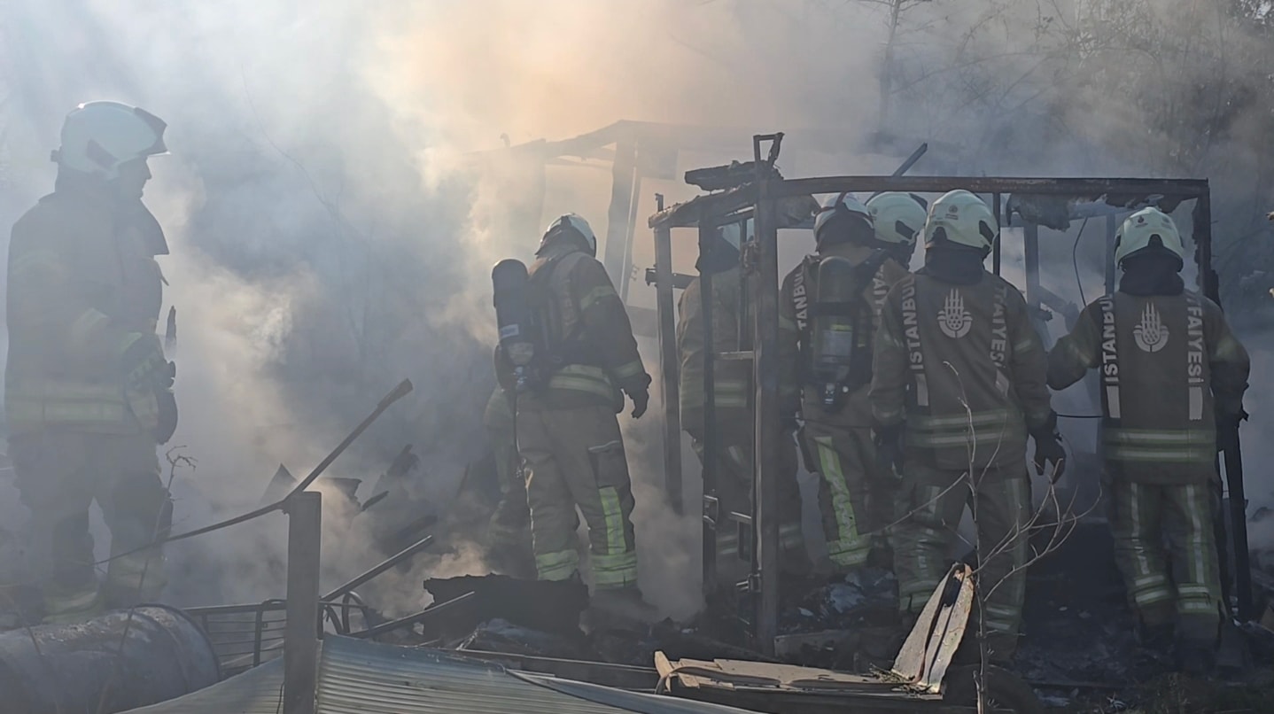 Tuzla’da gecekonduda çıkan yangın söndürüldü