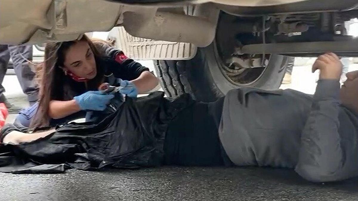 Aydın’da motosiklet kamyonun altında kaldı