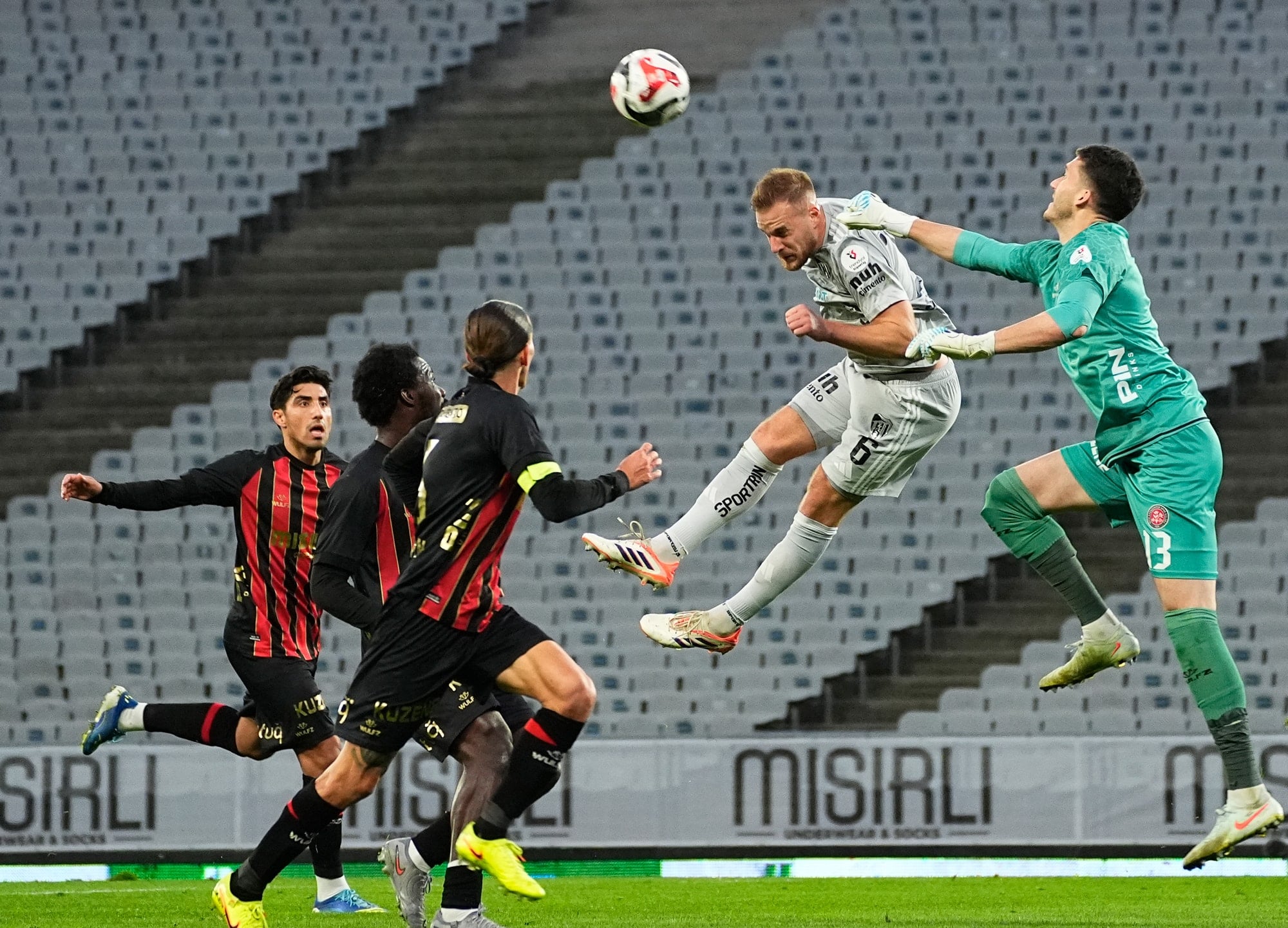 Kocaelispor 1 puanı son dakikada kurtardı