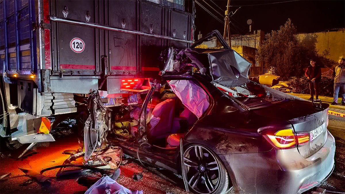 Kaza yaptığı için duran kamyona çarptı: 1 ölü, 2 yaralı