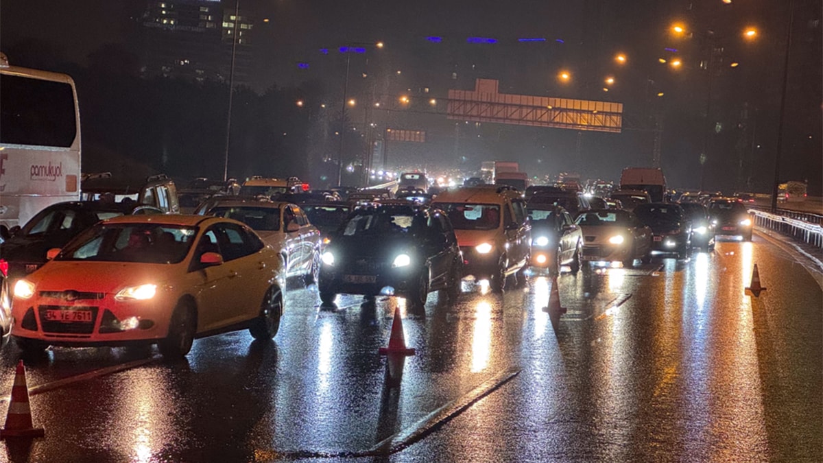 İstanbul'da 7 araç birbirine girdi