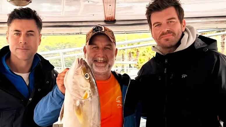 Kıvanç Tatlıtuğ ile Kıvanç Kasabalı&#x27;nın balık keyfi