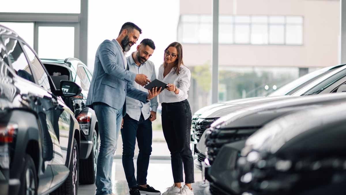 En popüler 10 otomobil listesi değişti: Geçen yılın yıldızı Tesla Model Y satışları bu yıl yerlerde, 1 ülke dikkat çekiyor