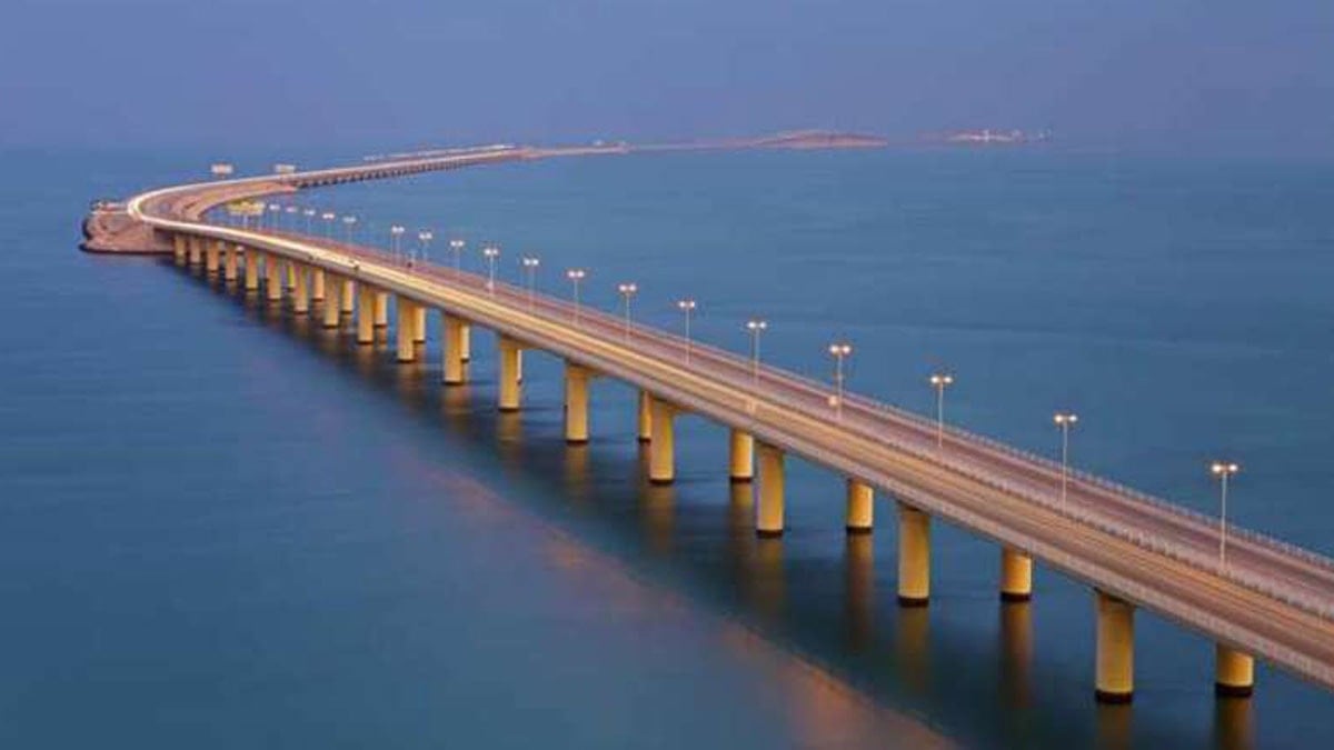 Yapımı 5 yıl süren mega köprü iki ülkeyi birbirine bağlıyor: Üzerindeki adalarda mola veriliyor