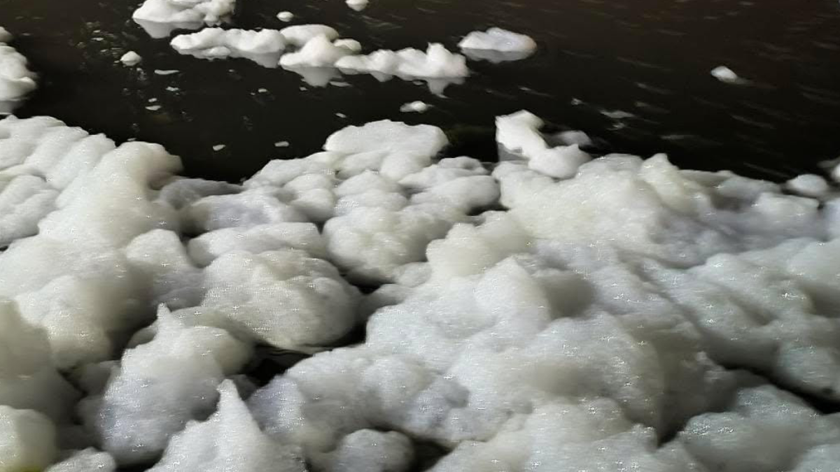 O ilçemiz diken üstünde: Köpükler oluşmaya başladı