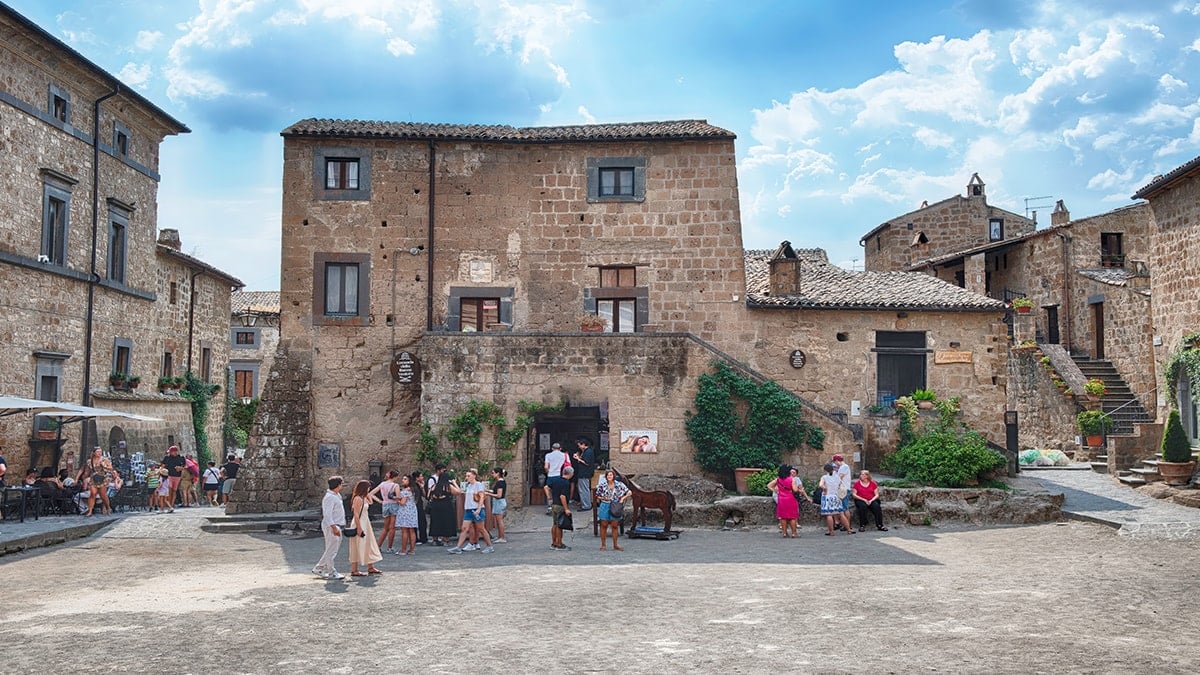 15 kişinin yaşadığı bu Köye araçlar giremiyor