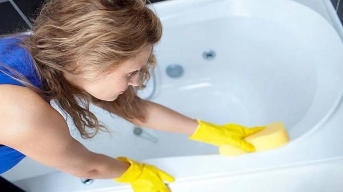 Küvetteki sarı lekeleri 10 dakika içinde kaybeden basit yöntem