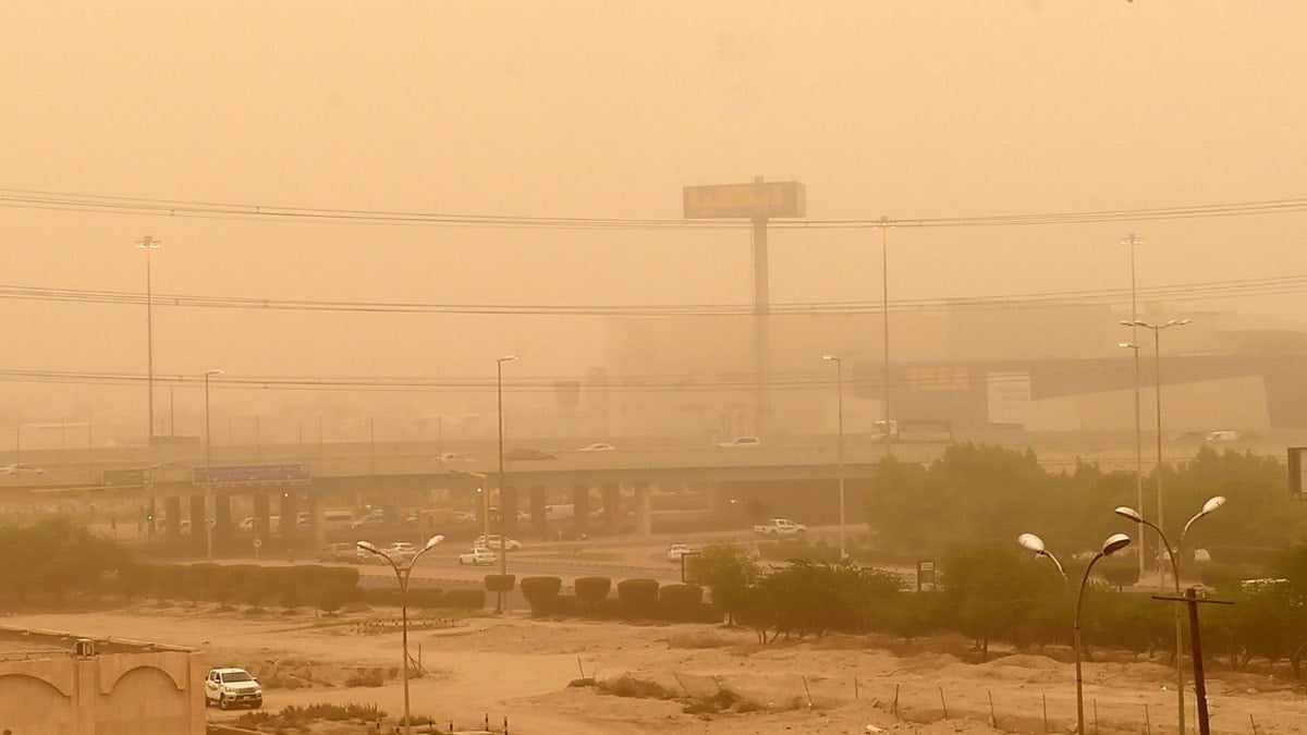 Dünyanın en sıcak şehrinde birer birer gökten düşüyorlar