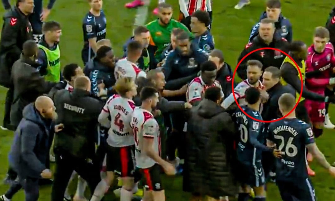 10 kişi rakibi yenemediler efsane isme saldırdılar