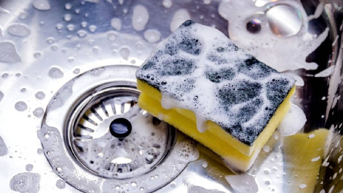 Karbonat veya sirke değil: Tıkanan lavaboları açıyor, kötü kokuyu gideriyor