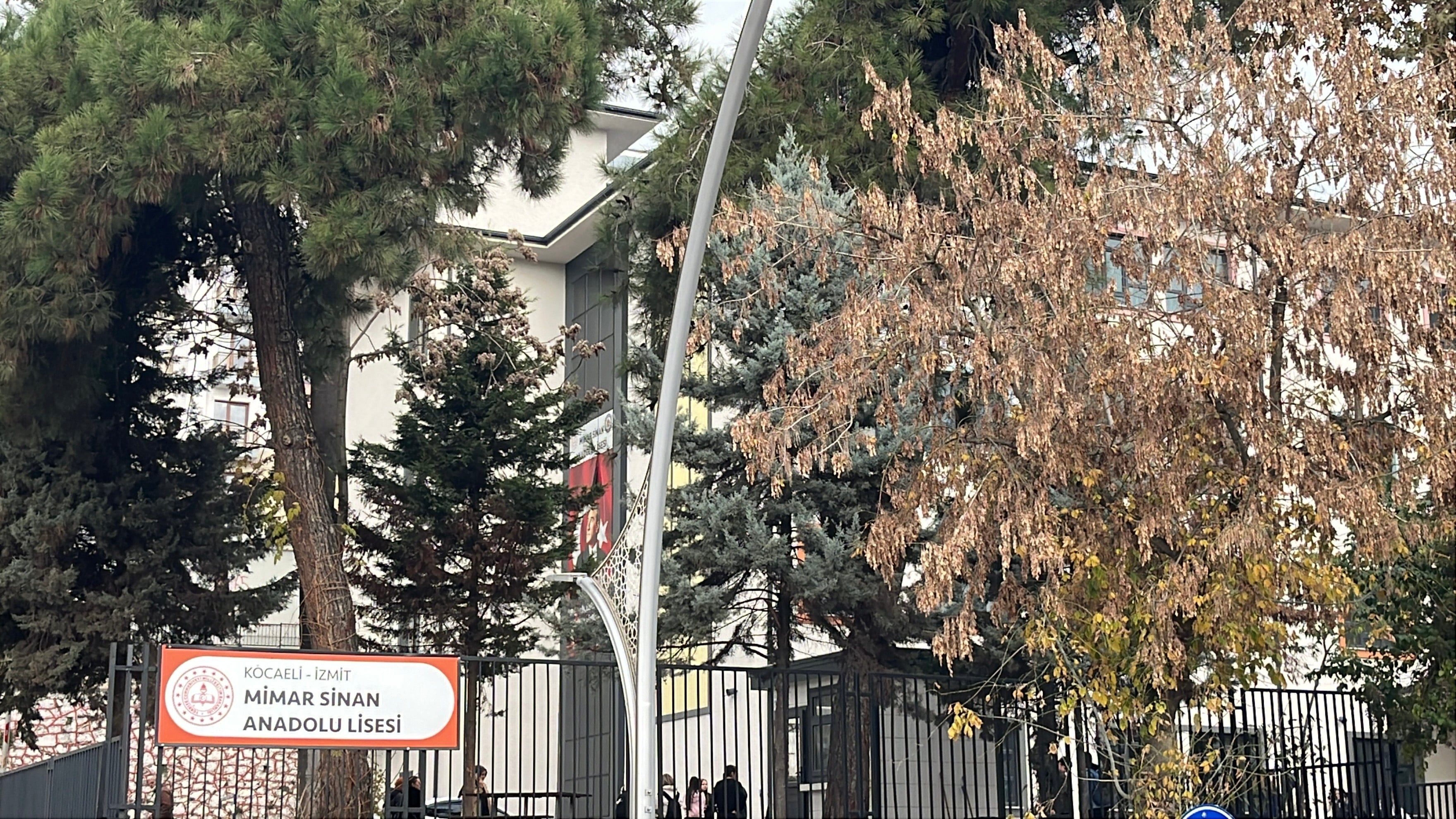 Lisede korkunç olay: 15 yaşındaki öğrenci 3’üncü kattan düştü