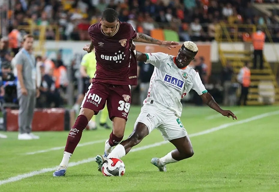 Fenerbahçe'ye Süper Lig'den takviye! El sıkıştı