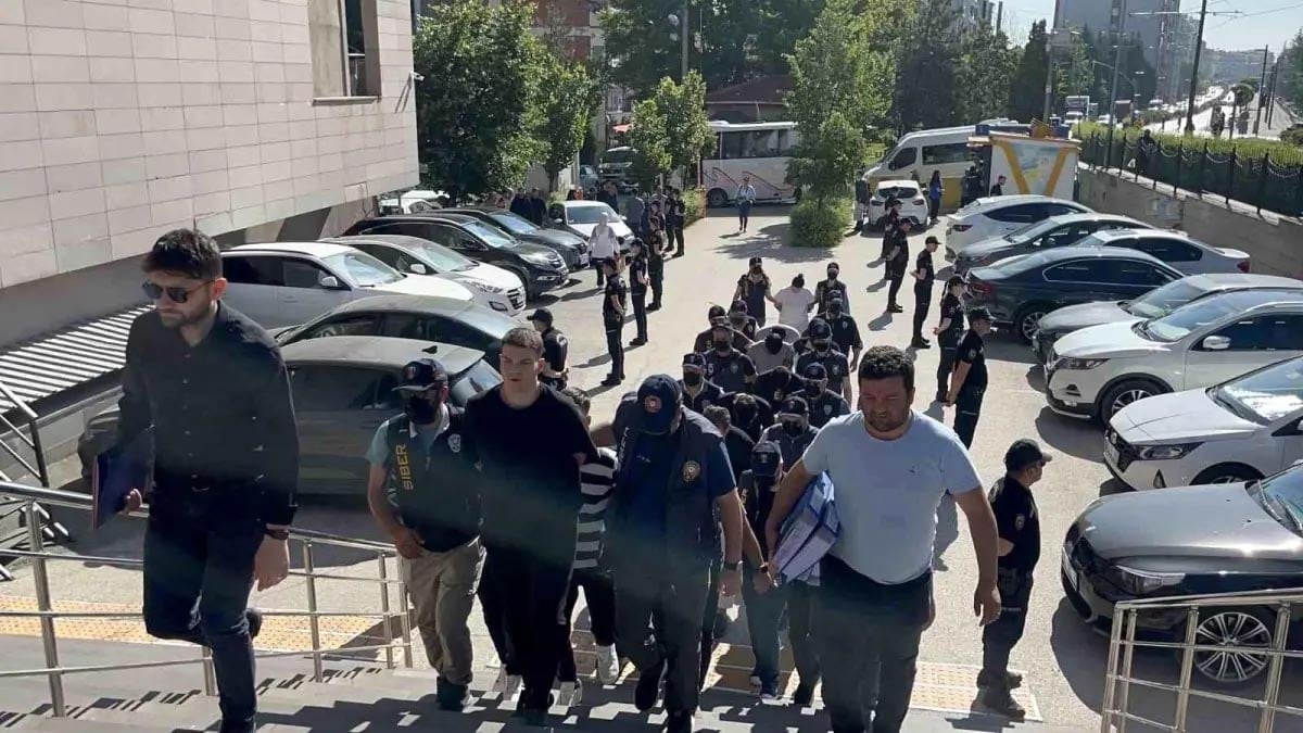 Eskişehir'de rüşvet operasyonunda 8 kişi tutuklandı