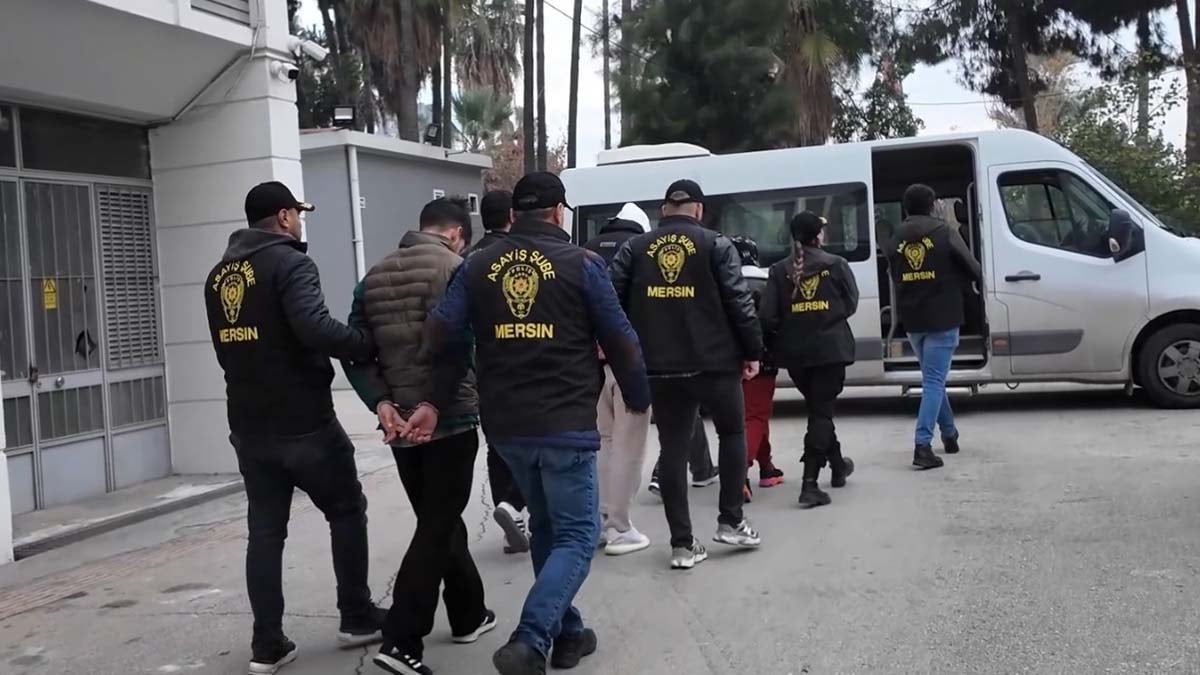 Mersin’de 'pasaporta el koyup fuhşa zorlama' iddiası: 3 tutuklama