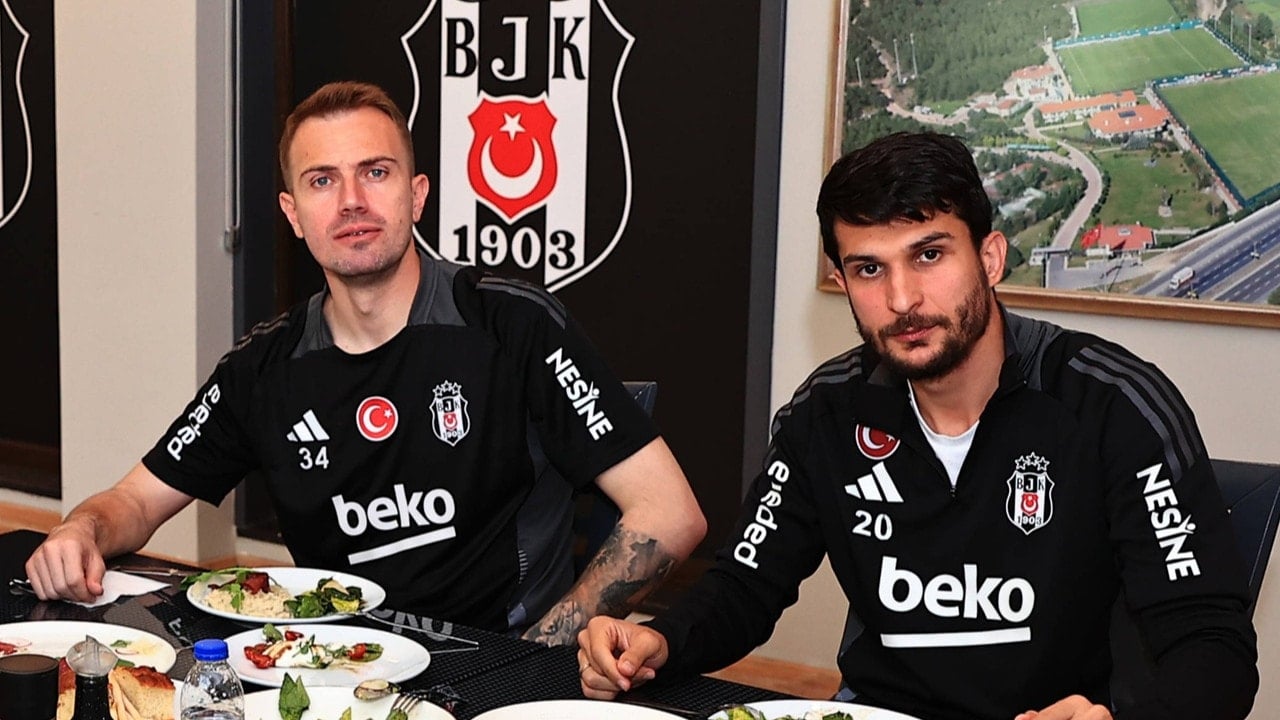 Beşiktaş'ta şok gelişme! İki kaptanına kapıyı gösterdi