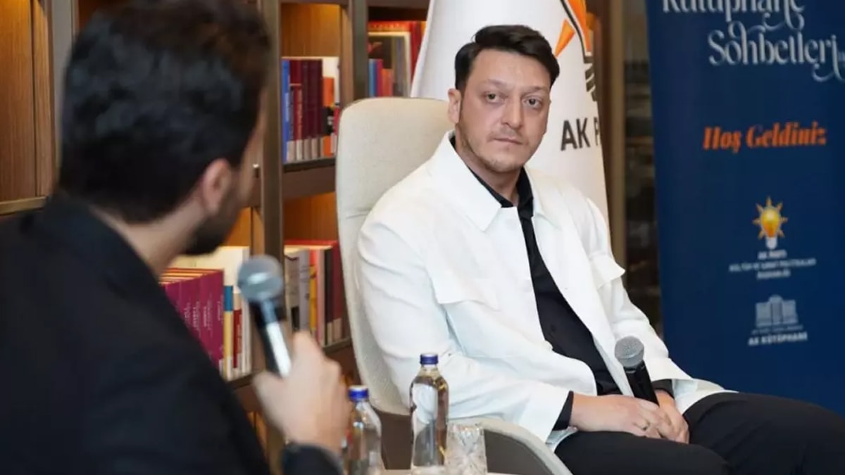 AKP'li Mesut Özil gurbetçileri eleştirenlere cevap verdi