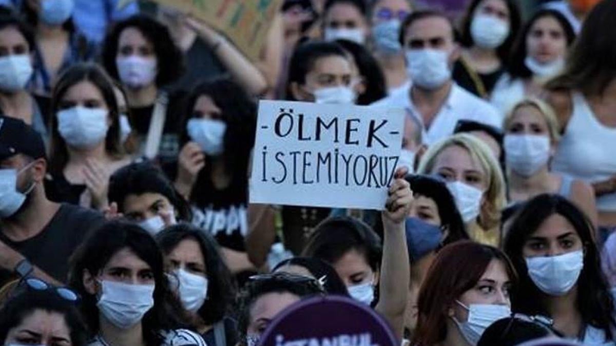 Boşanma aşamasındaki eşini öldürdü