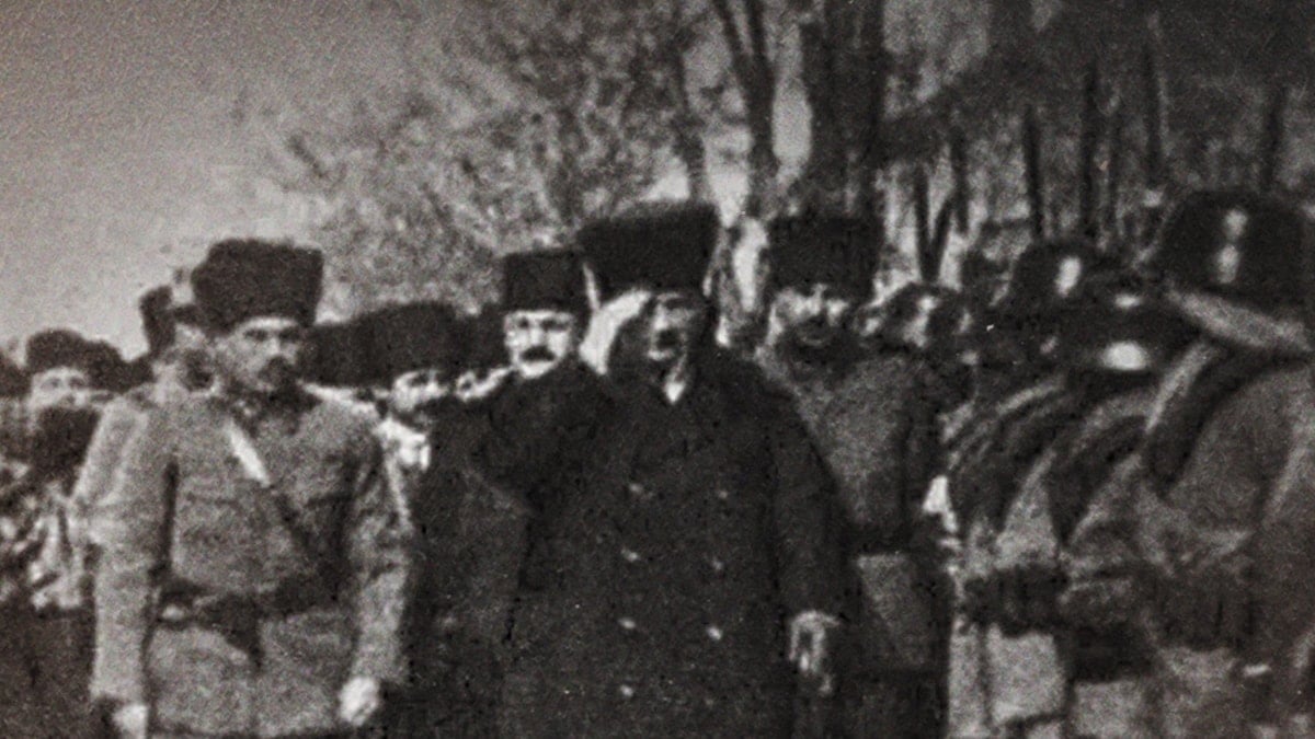 Özgür Özel: Atatürk mütevazı bir bozkır kentini kurtuluşun karargâhına dönüştürdü