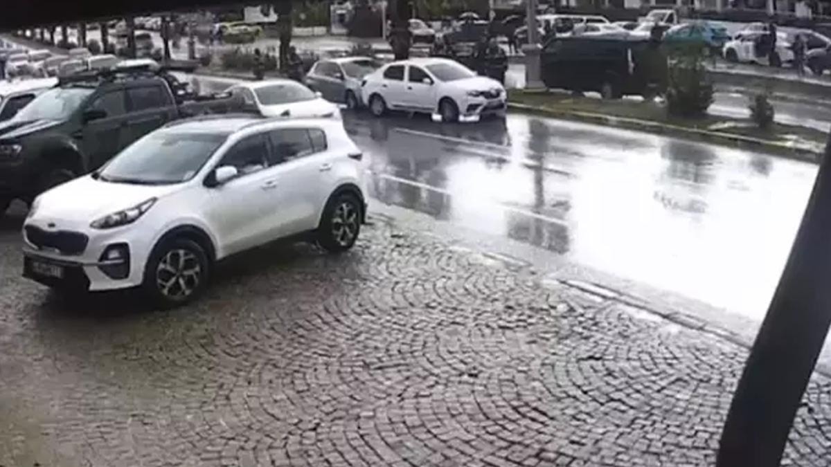 Bodrum’da el freni unutulan otomobil kazaya neden oldu