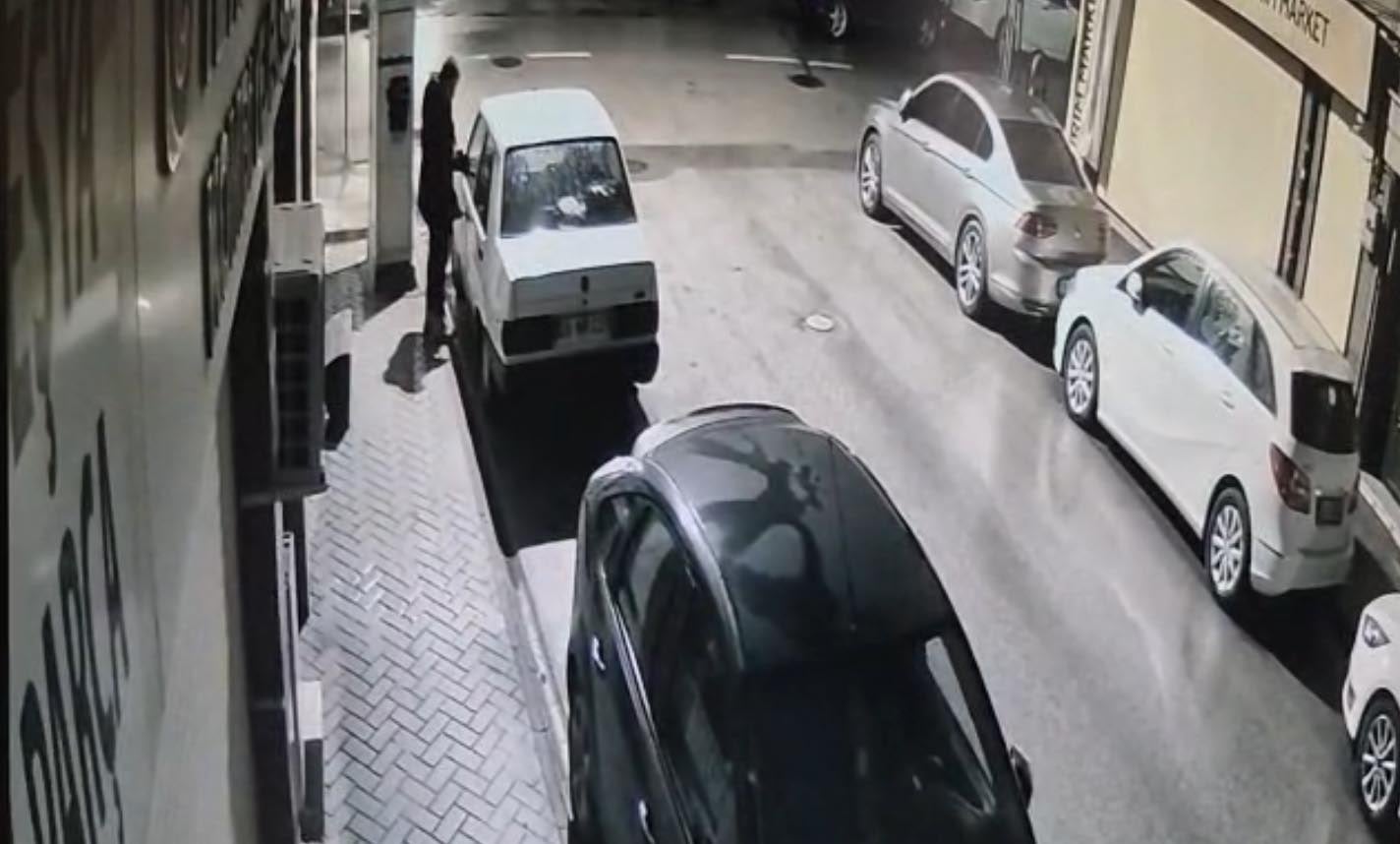 Teyp hırsızı kameraya yakalandı