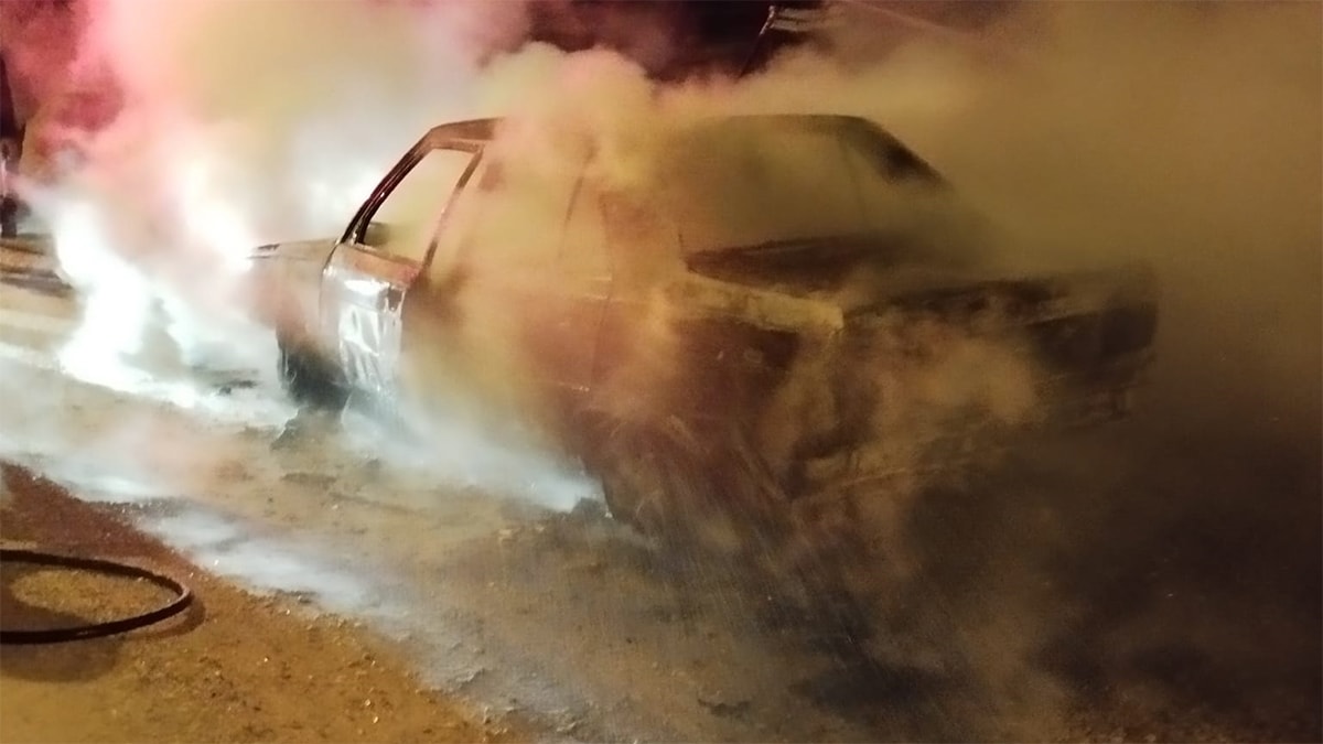 Otomobil patladı, sürücü feci şekilde can verdi