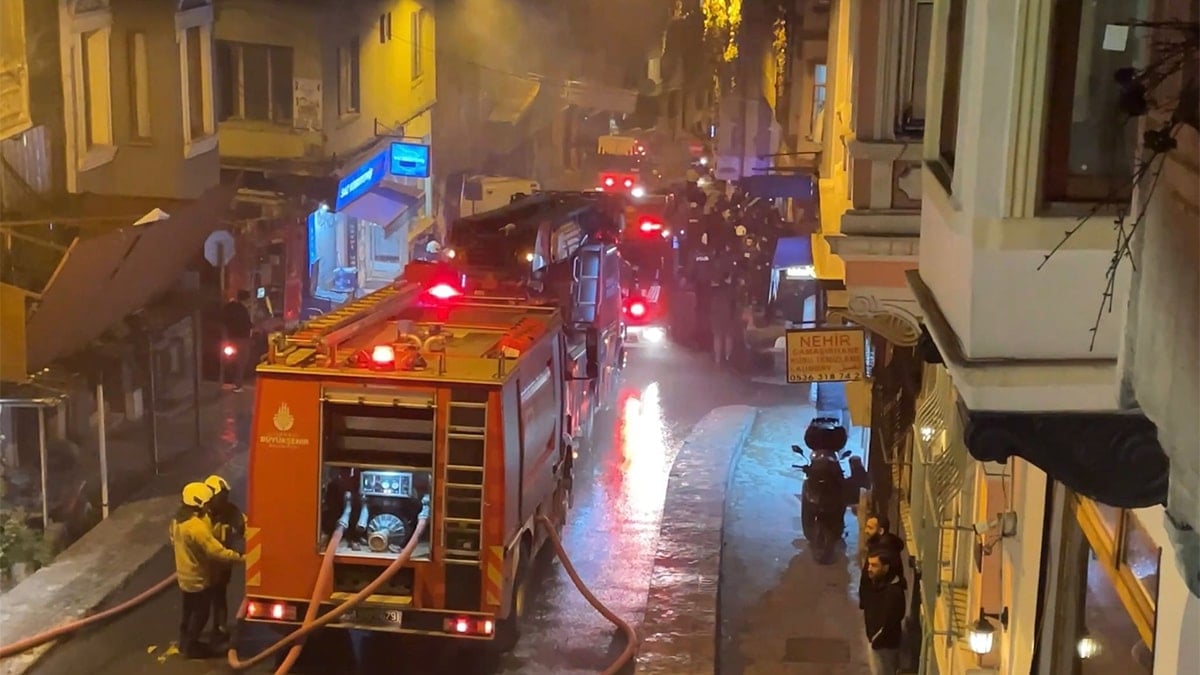 İstanbul'da yangın sonrası art arda patlamalar