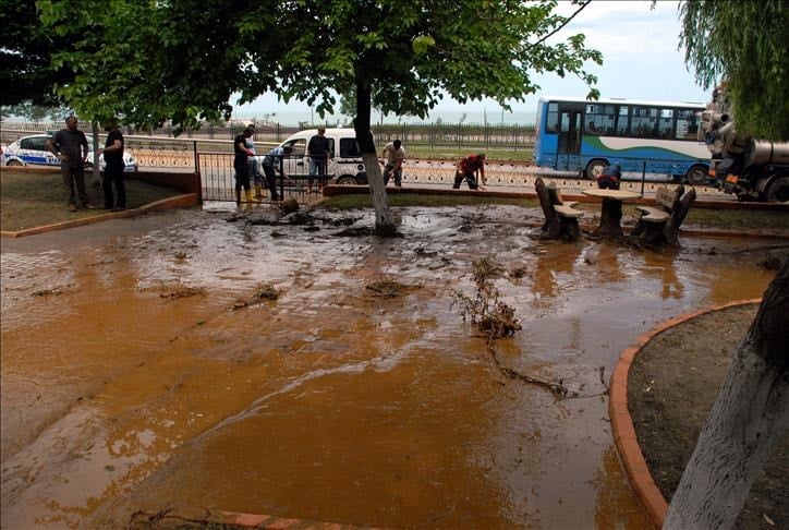 Rize'de içme suyu isale hattı patladı