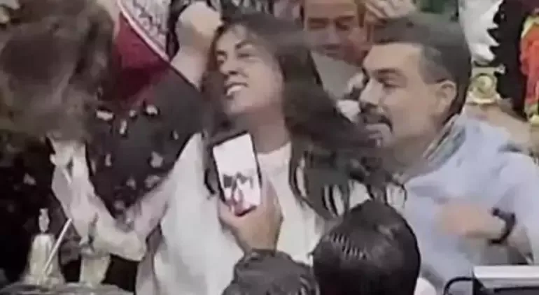 Meclis'te saç saça baş başa kavga! Arbede anı kamerada