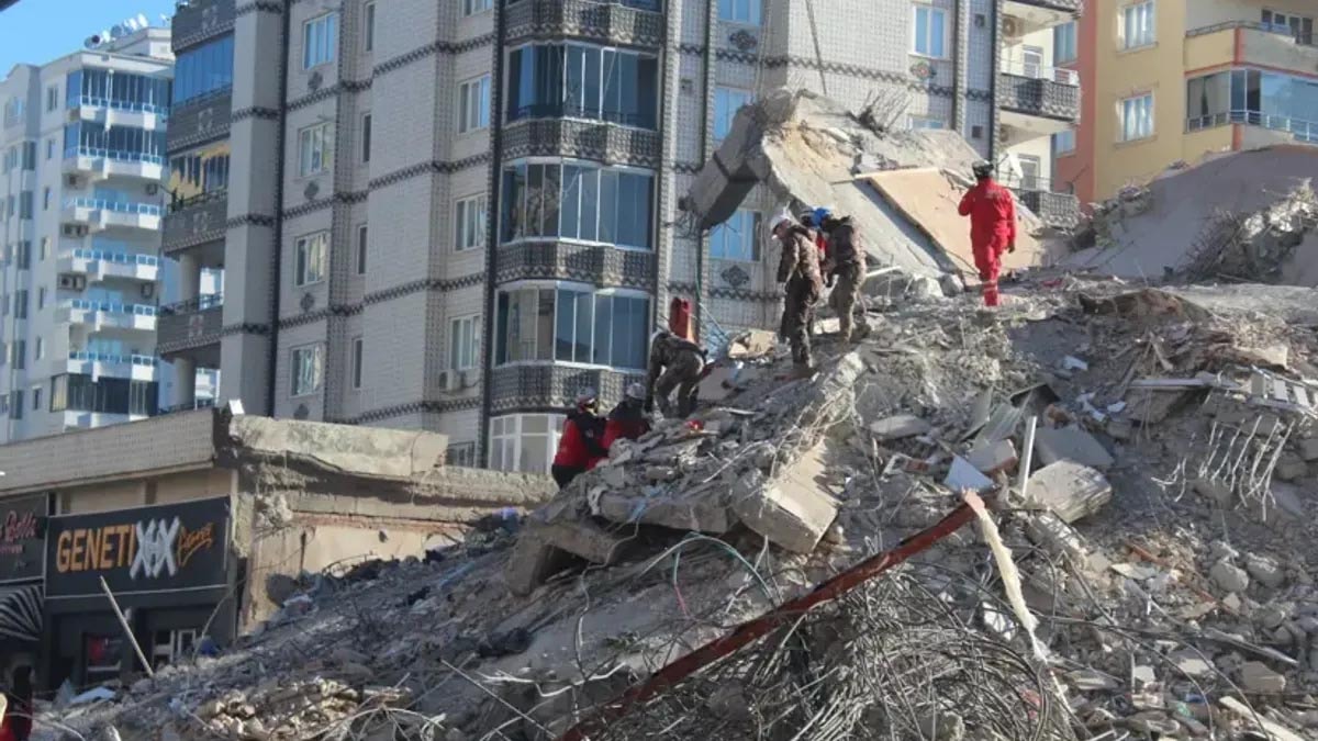 49 kişiye mezar olan Emre Apartmanı davasında sanıklara tahliye