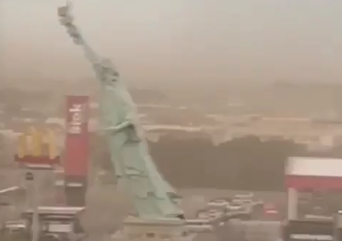 40 metrelik Özgürlük Heykeli, rüzgara dayanamadı