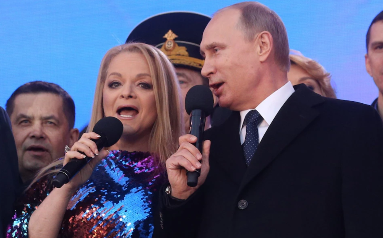 Putin'in en sevdiği şarkıcı, tek hareketle Rusya'nın en nefret edilen kadını oldu