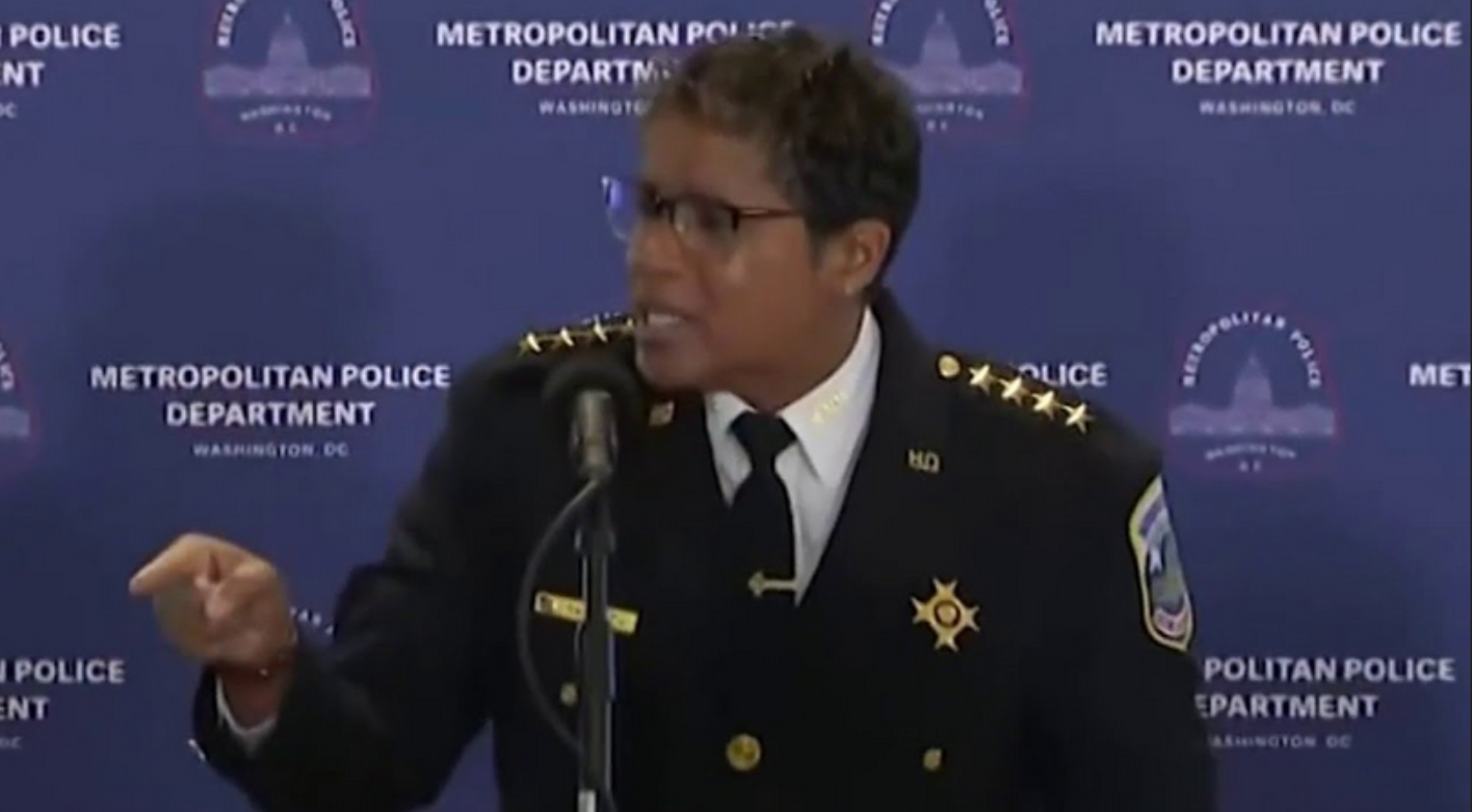 Başkentin polis şefinden, hakaretlerle dolu istifa konuşması