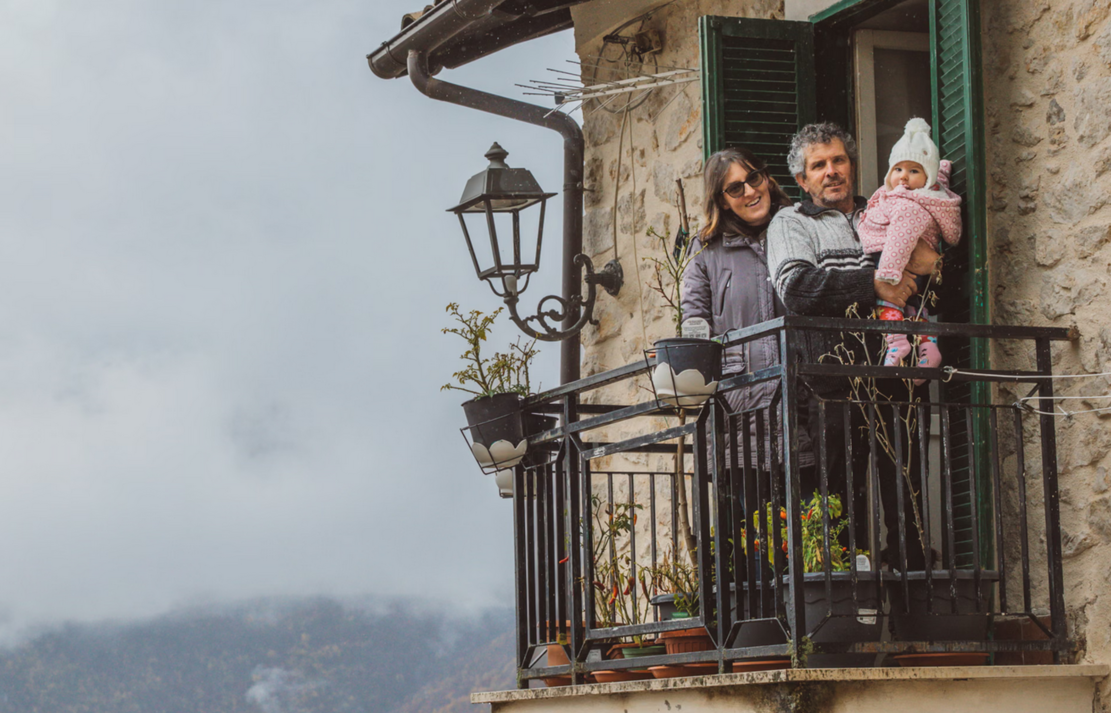 İnsandan çok kedinin olduğu köyde, 30 yıl sonra ilk kez bebek doğdu