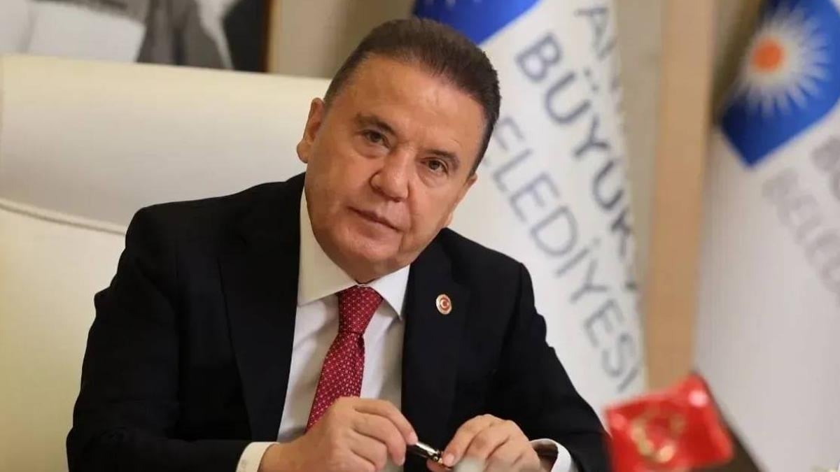 Muhittin Böcek hastaneye kaldırıldı