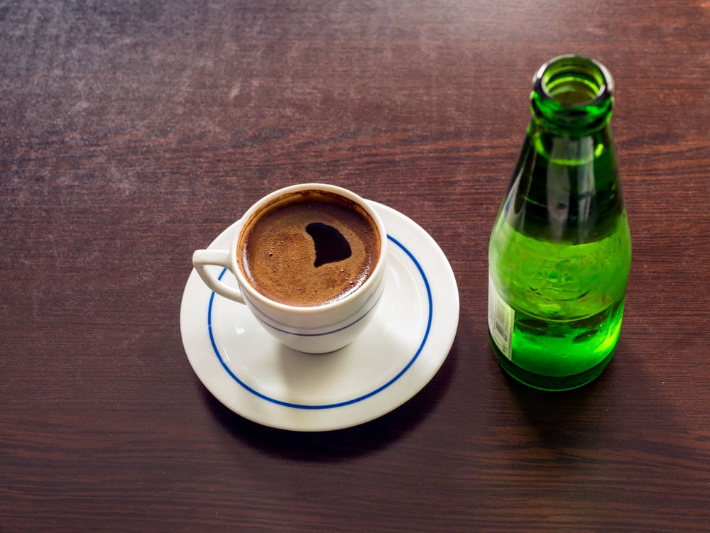shutterstock1560655496jpg-bjPHGxuzEkmPiAUyHZ9uCA Türk kahvesinden sonra soda içenlere uyarı