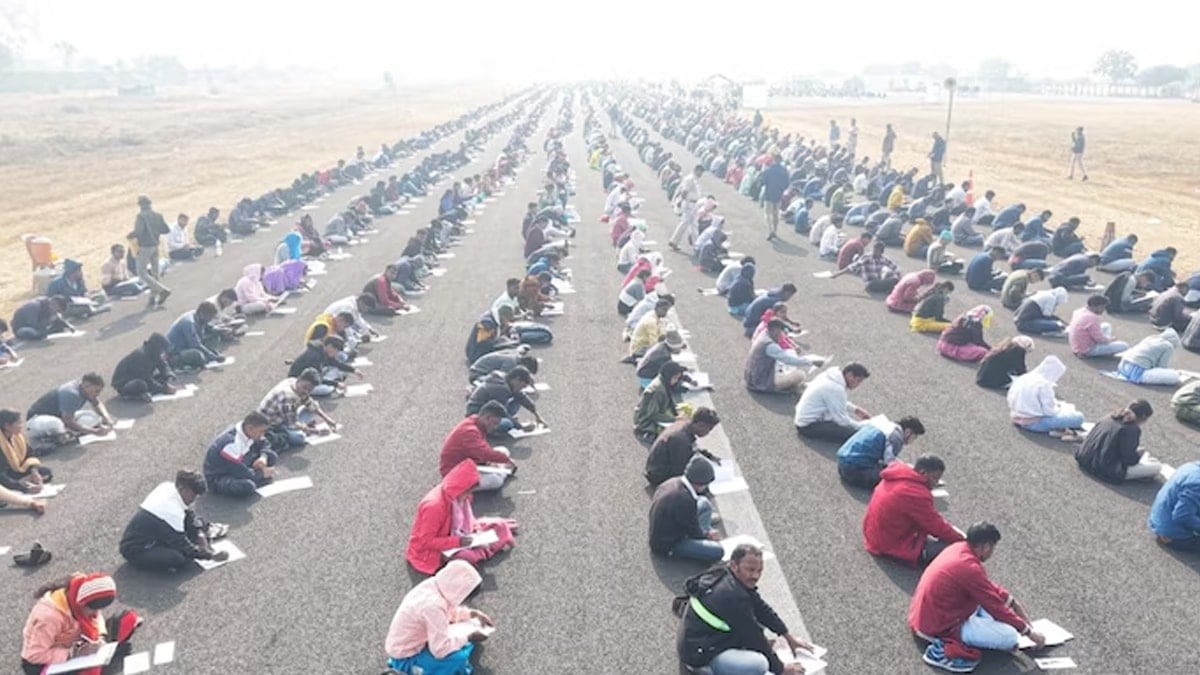 187 kişilik kamu kadrosuna 8 bin kişi başvurdu: Sınav uçak pistinde yapıldı