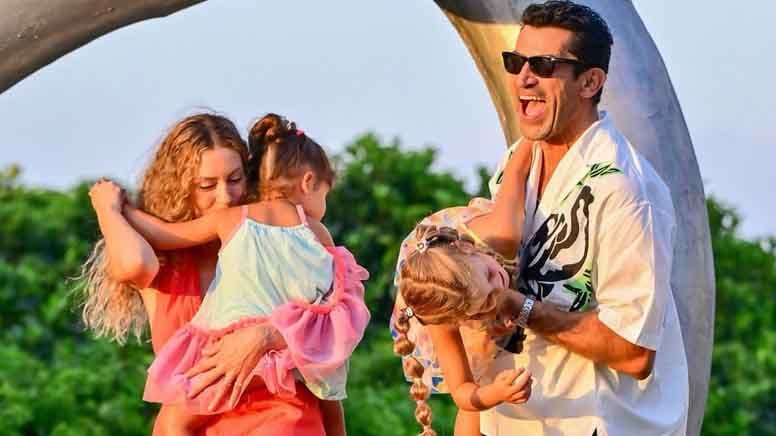  Sinem Kobal 2025'e anılarını bıraktı! Ailesiyle hiç görülmemiş kareler....