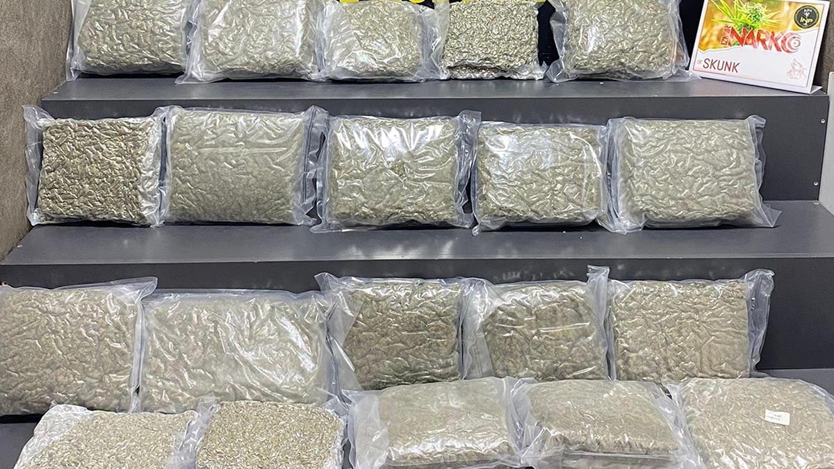 İzmir’de uyuşturucu operasyonu: 21 kilo skunk ele geçirildi