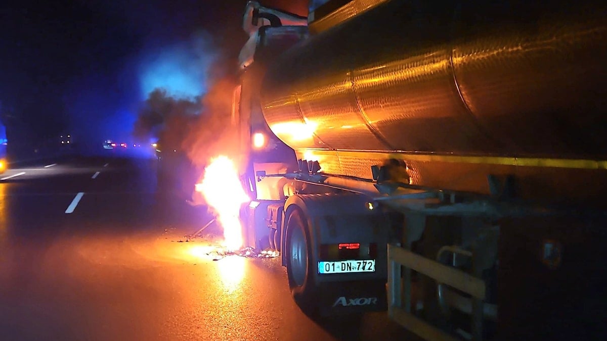 Seyir halindeki tankerde çıkan yangın ormanlık alana sıçradı