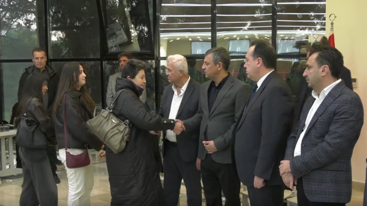 CHP lideri Özel ve Durbay ailesi taziyeleri kabul etti