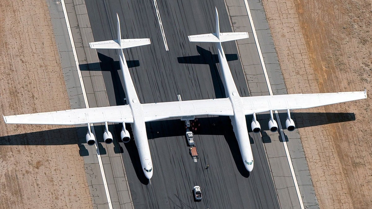 Futbol sahasından bile daha büyük: Dünyanın en büyük kanat açıklığına sahip uçağı