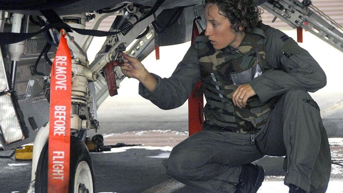 Savaş uçaklarındaki kırmızı şeritlerin sırrı ortaya çıktı