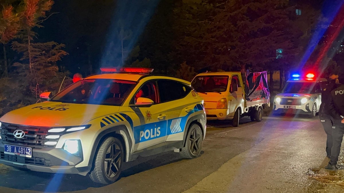 Eşinin eve dönmesini isteyen kişi ortalığı birbirine kattı