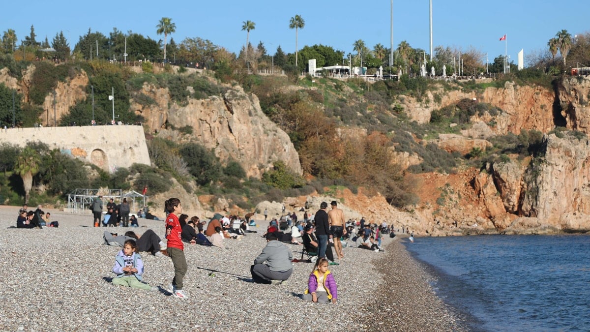 Kış bu ilimize uğramadı, sıcağı gören denize daldı