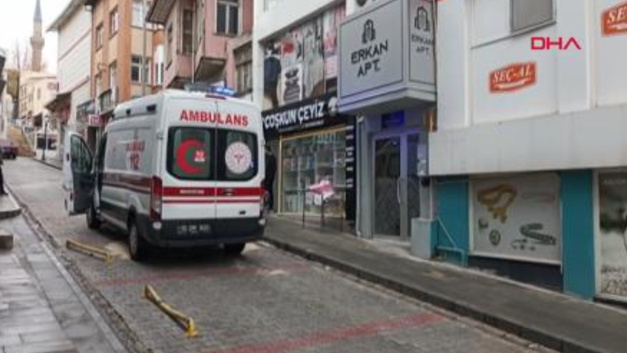 Ailesinin ulaşamadığı öğrenciyi polis uyandırdı