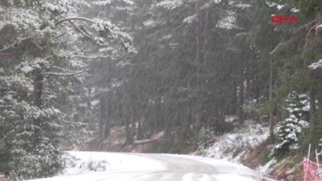 Kartalkaya'da kar kalınlığı 10 santime ulaştı