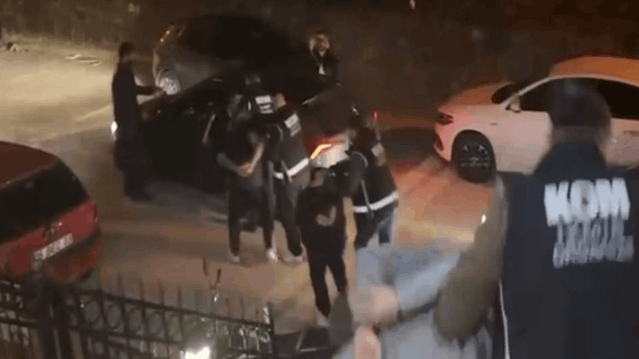 İzmir’de galeriye patlayıcı maddeyle saldırıya 5 gözaltı